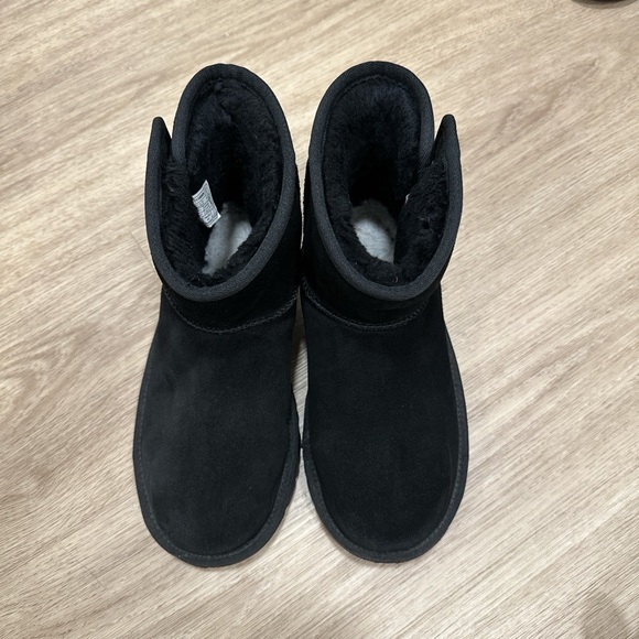 UGG Black Jona Boots - Picture 1 of 4